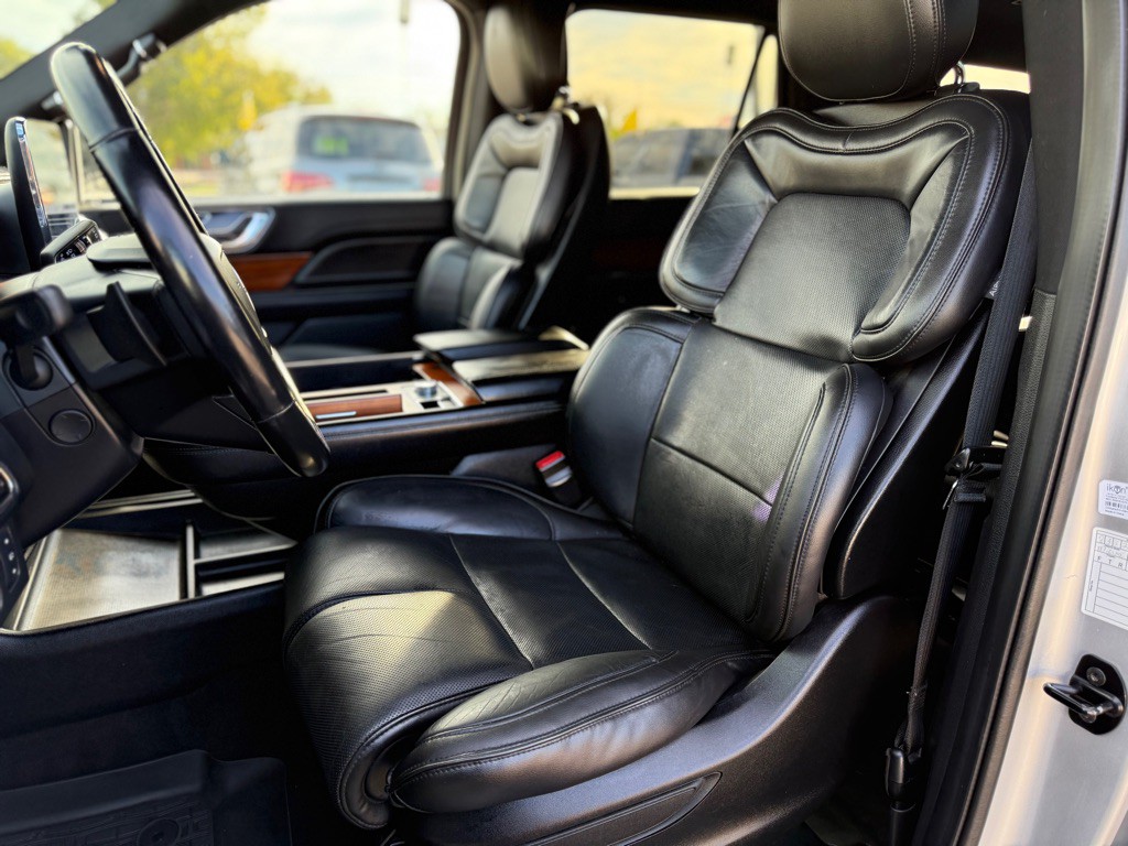 2018 Lincoln Navigator Image 25