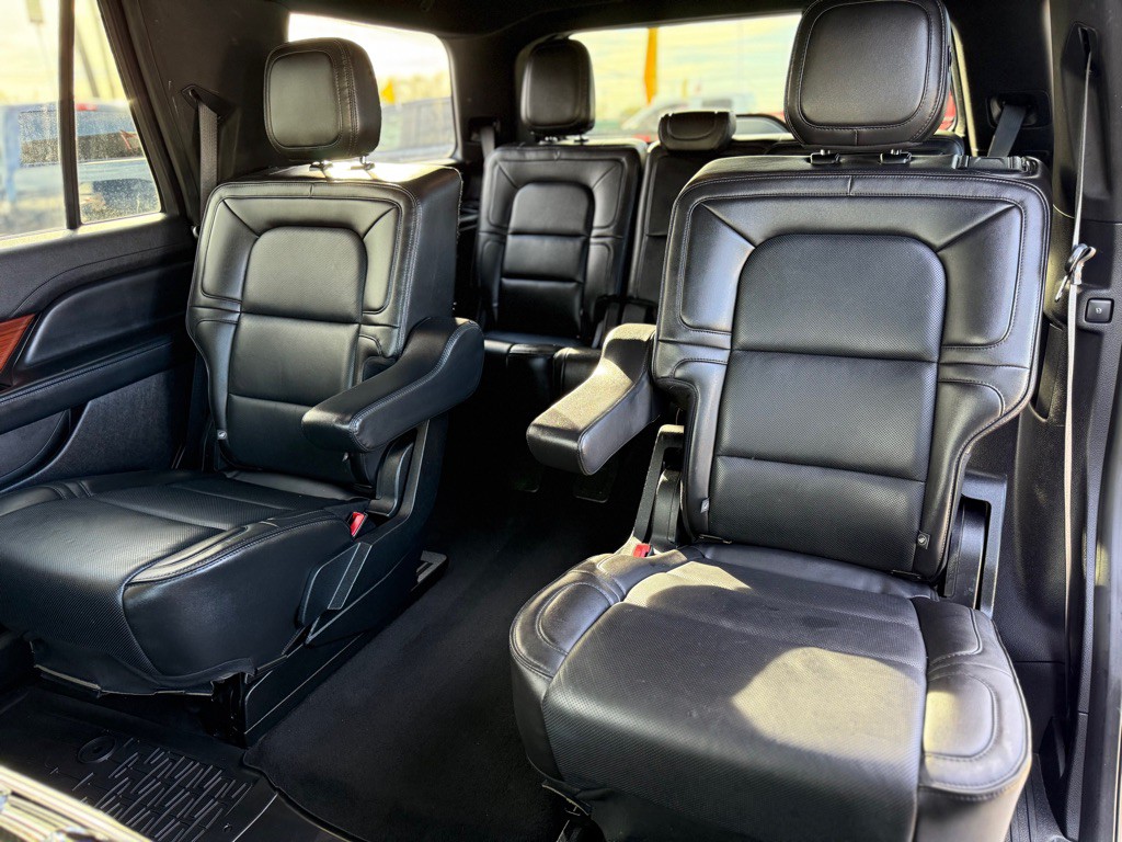 2018 Lincoln Navigator Image 32
