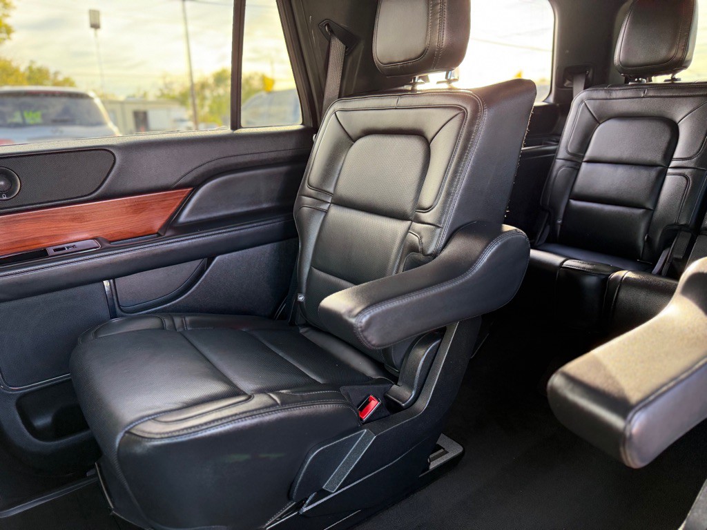2018 Lincoln Navigator Image 35