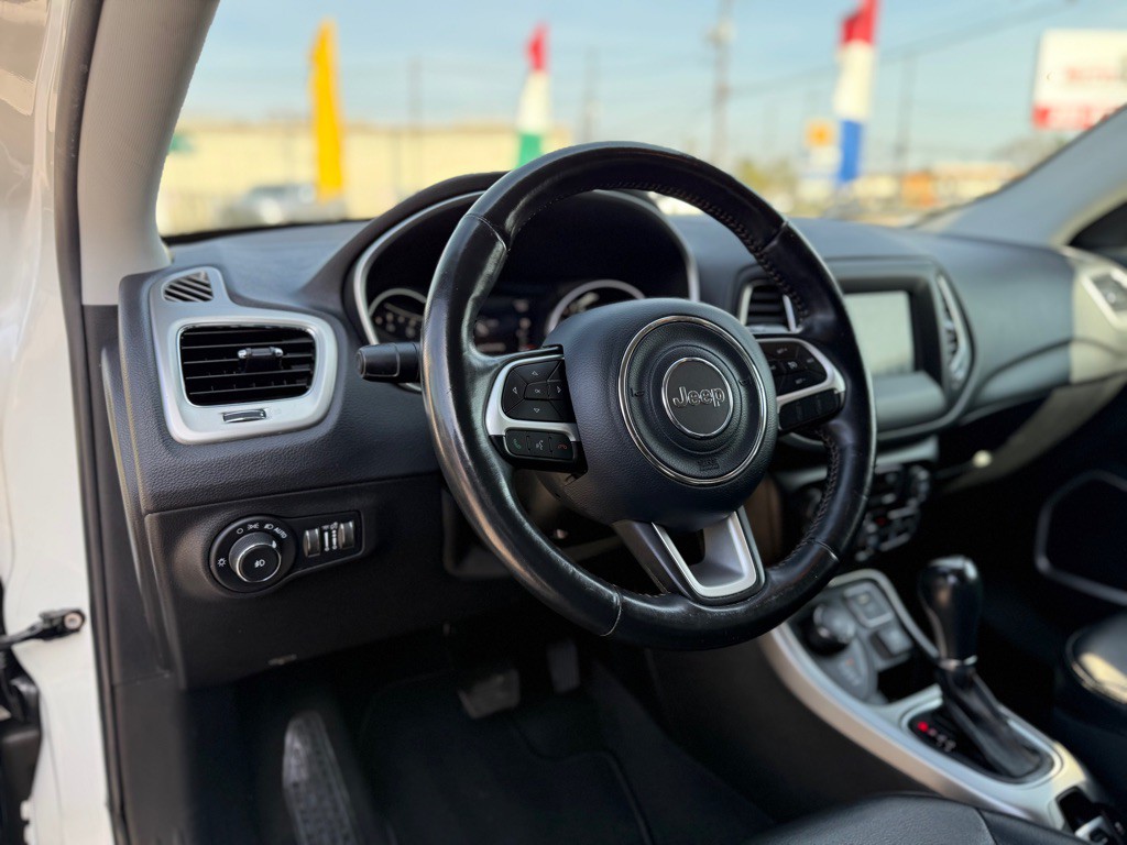 2018 Jeep Compass Image 16