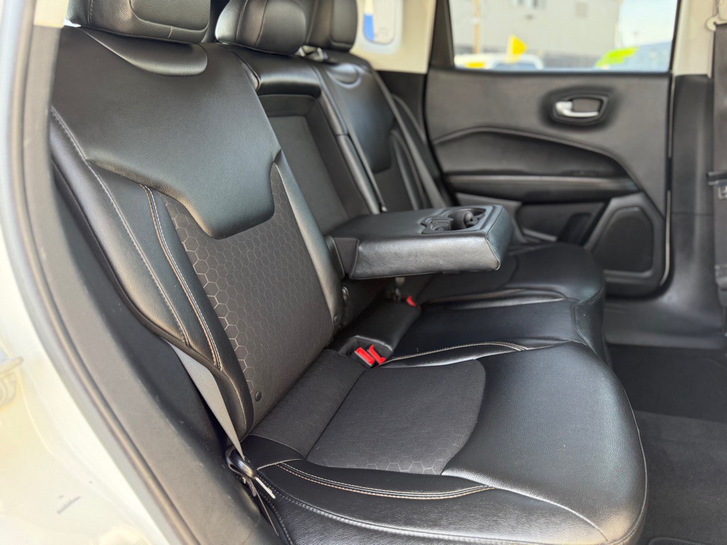 2018 Jeep Compass Image 38