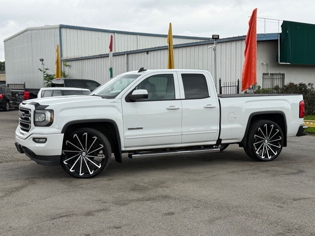 2018 GMC Sierra Image 2