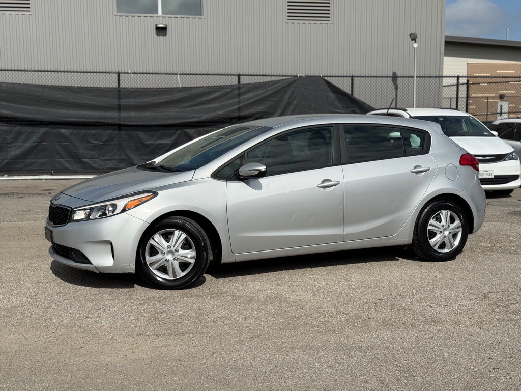 2017 Kia Forte Image 2