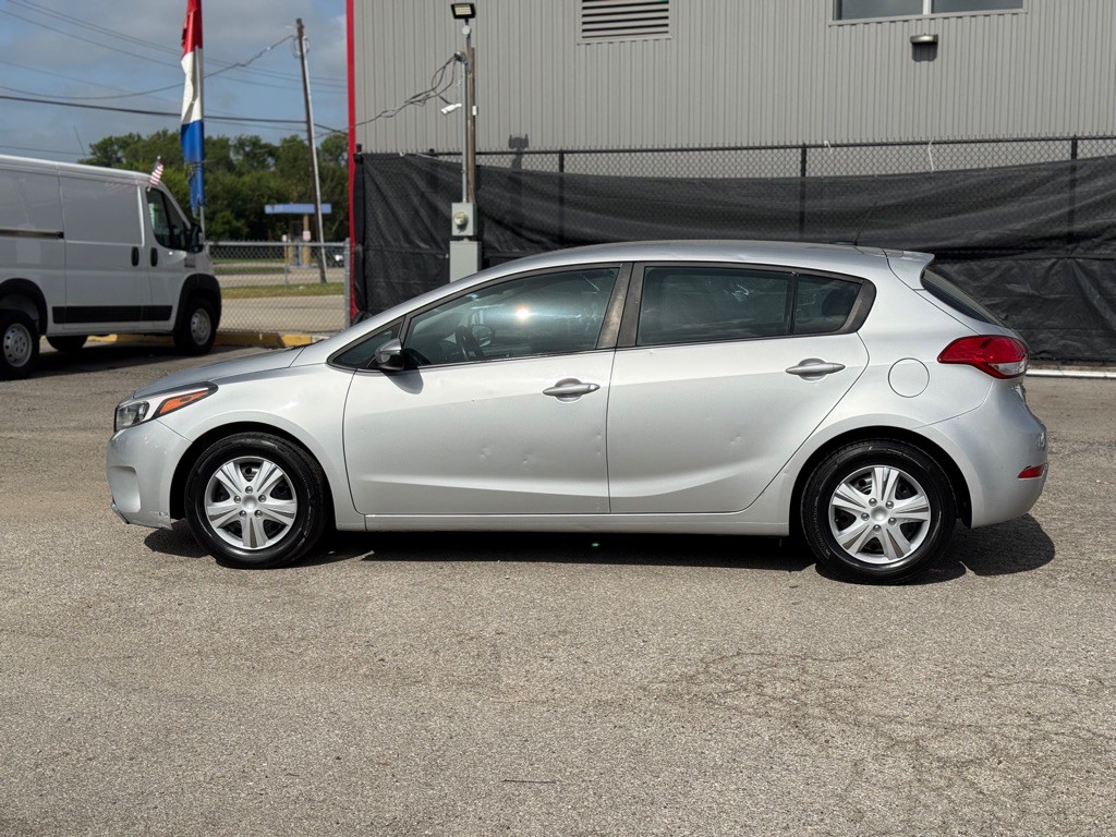 2017 Kia Forte Image 3