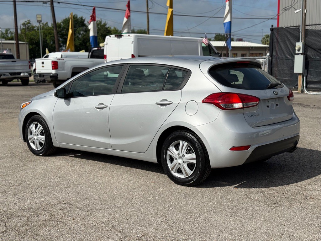 2017 Kia Forte Image 4