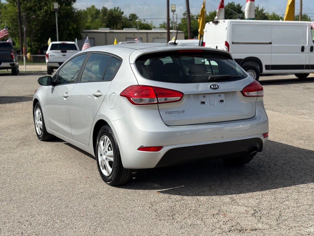 2017 Kia Forte Image 5