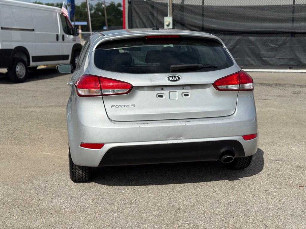 2017 Kia Forte Image 6