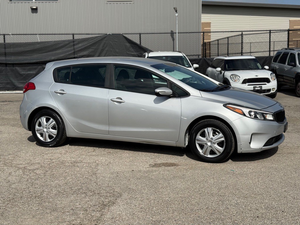 2017 Kia Forte Image 10