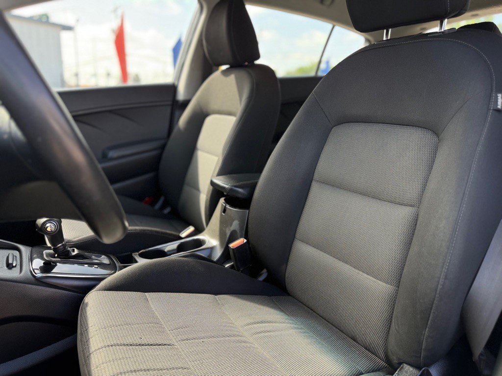 2017 Kia Forte Image 16