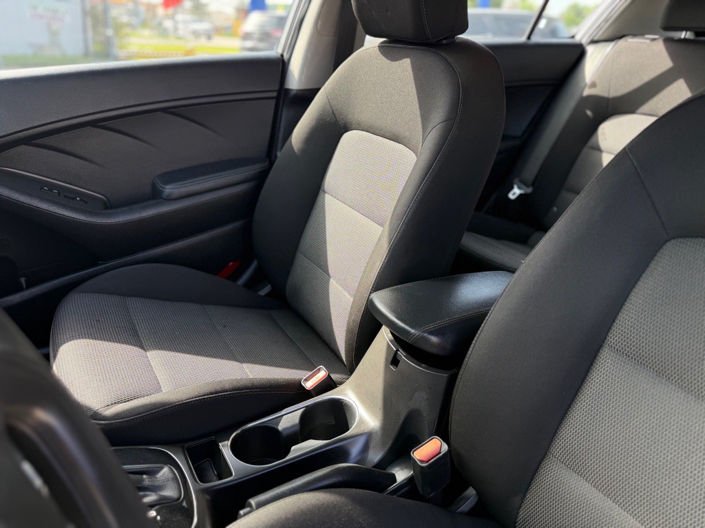2017 Kia Forte Image 17