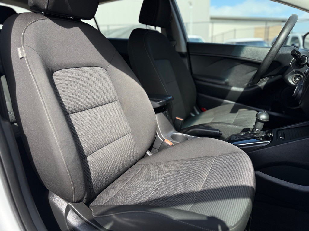 2017 Kia Forte Image 18