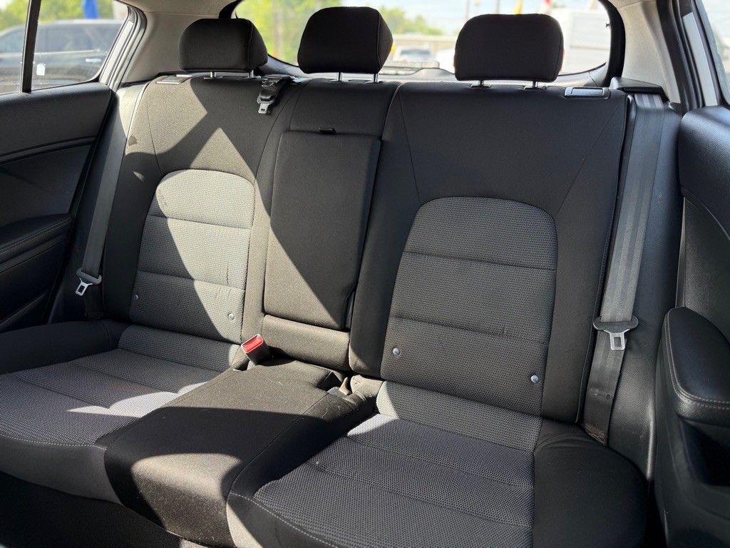 2017 Kia Forte Image 19