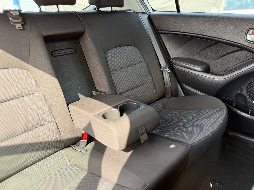 2017 Kia Forte Image 23