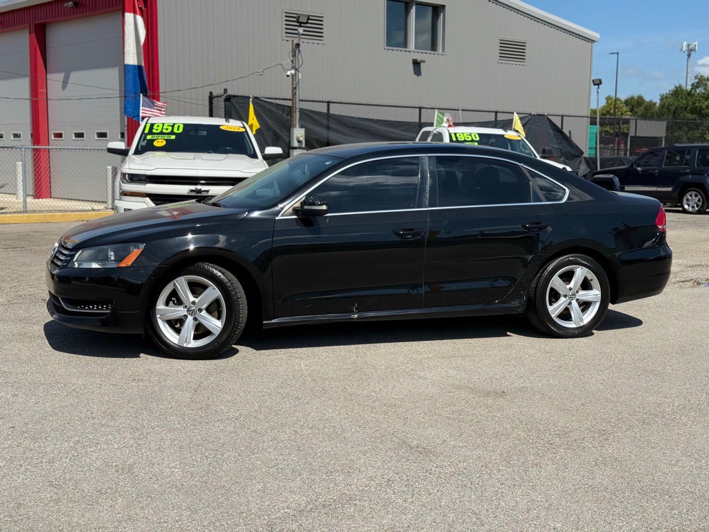 2013 Volkswagen Passat Image 2
