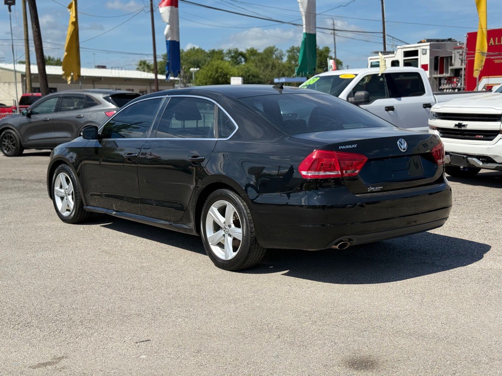 2013 Volkswagen Passat Image 4
