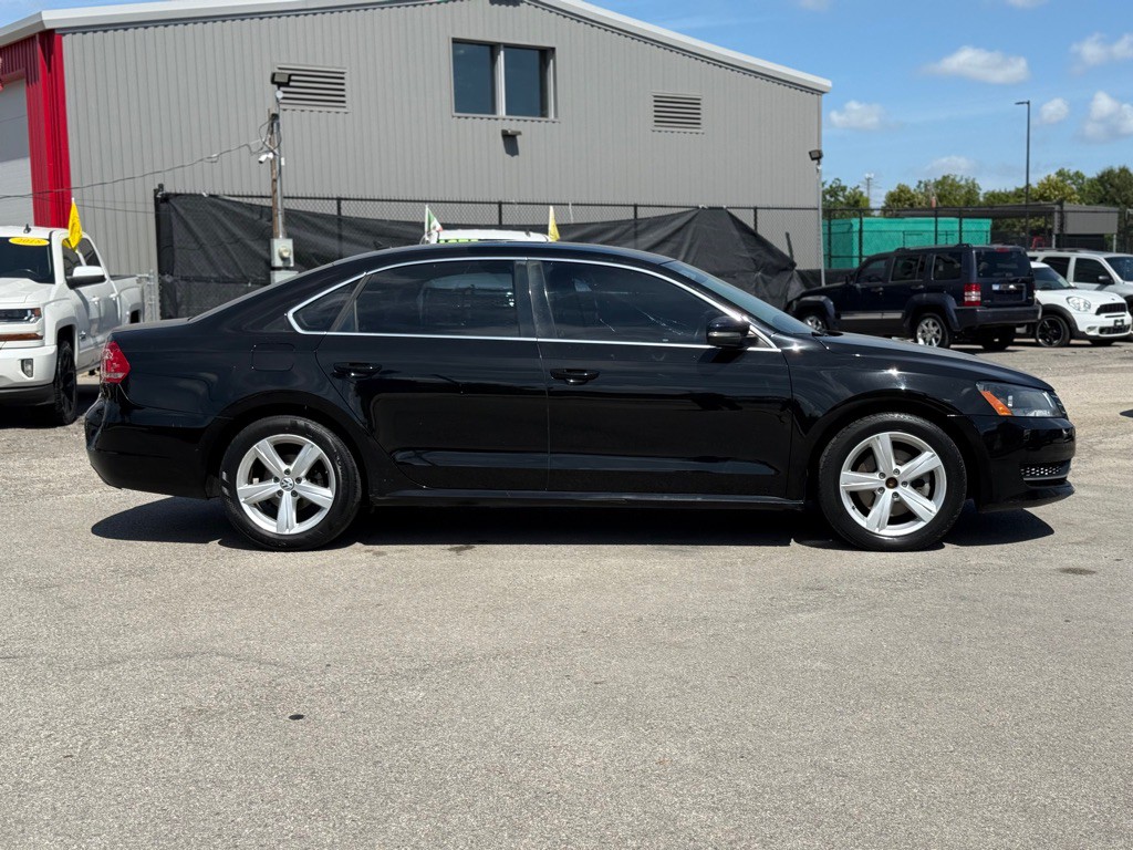 2013 Volkswagen Passat Image 8