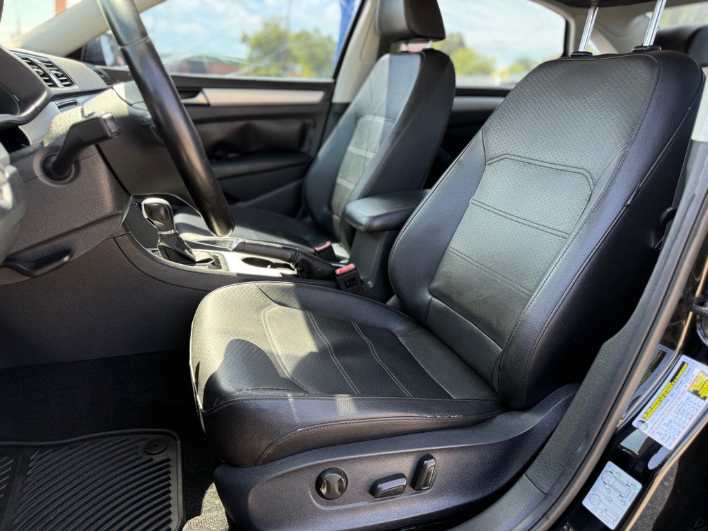 2013 Volkswagen Passat Image 14
