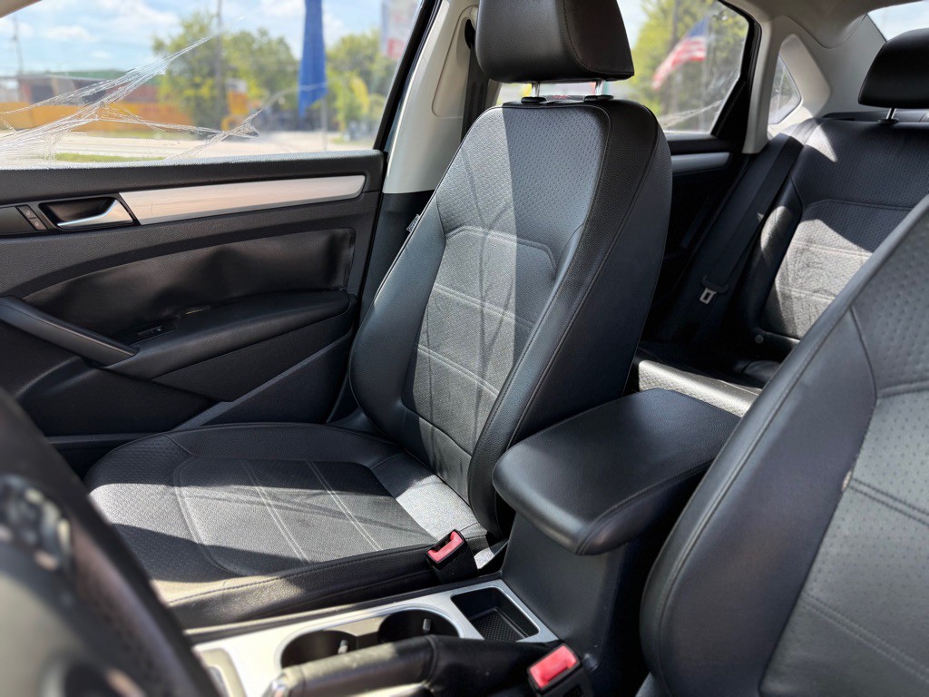 2013 Volkswagen Passat Image 16