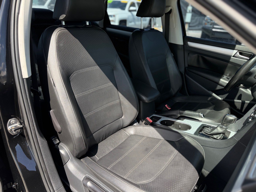 2013 Volkswagen Passat Image 17