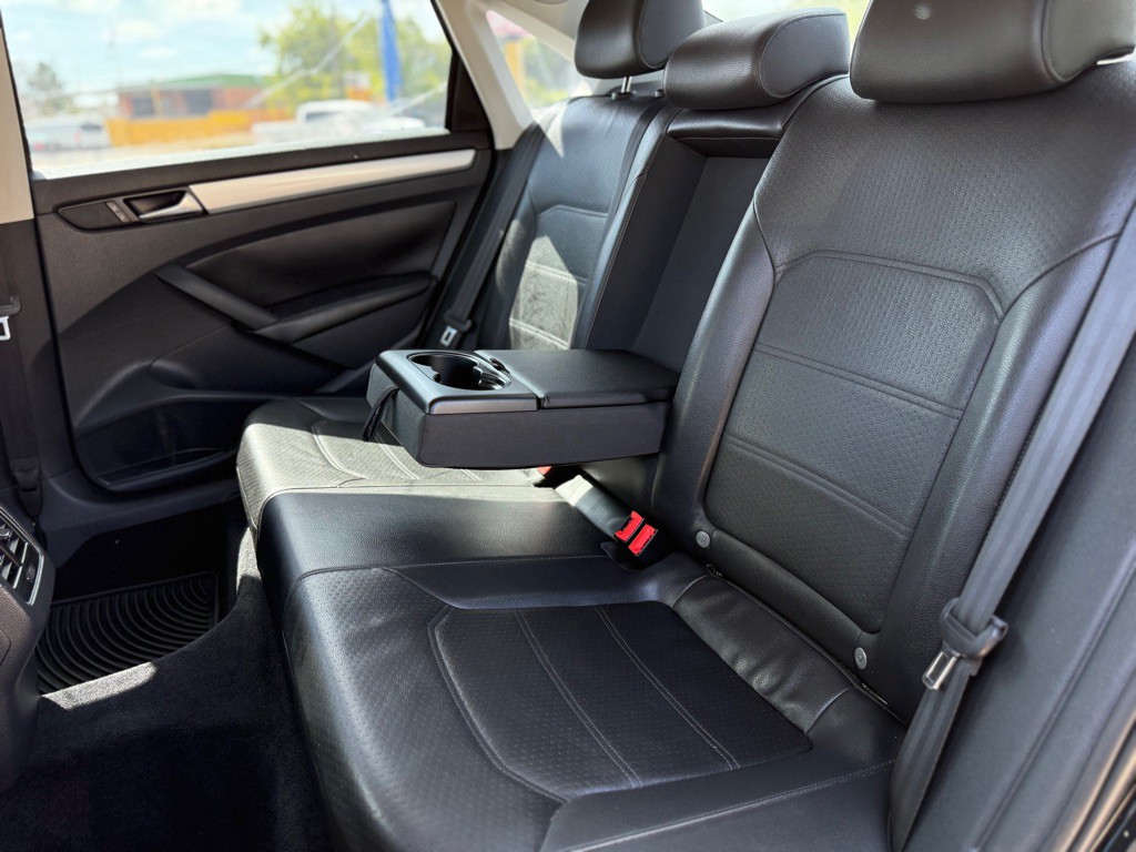 2013 Volkswagen Passat Image 21