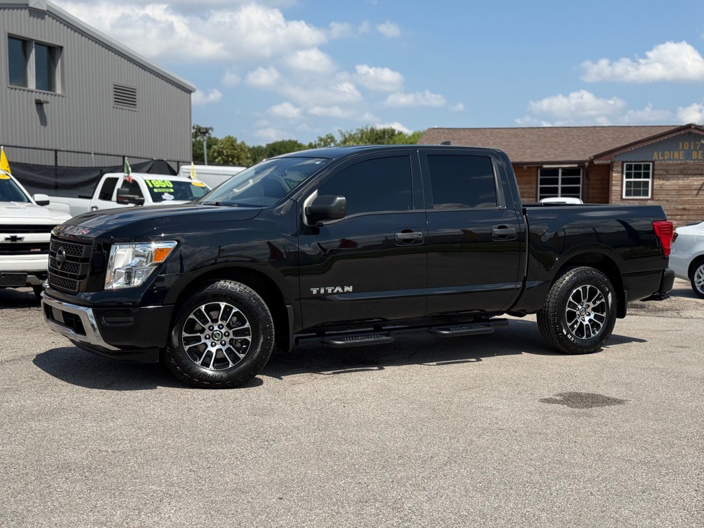 2022 Nissan Titan Image 2