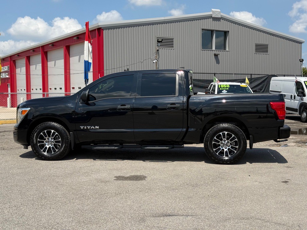 2022 Nissan Titan Image 3