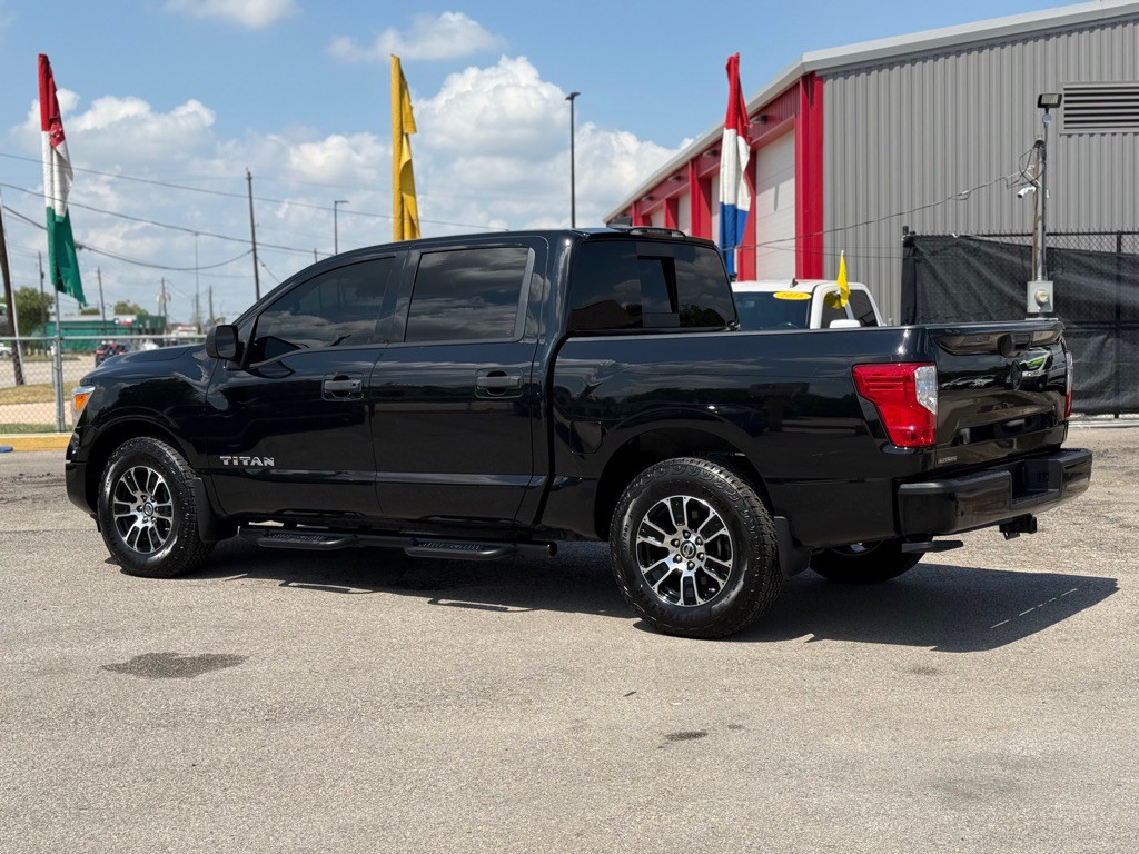 2022 Nissan Titan Image 4