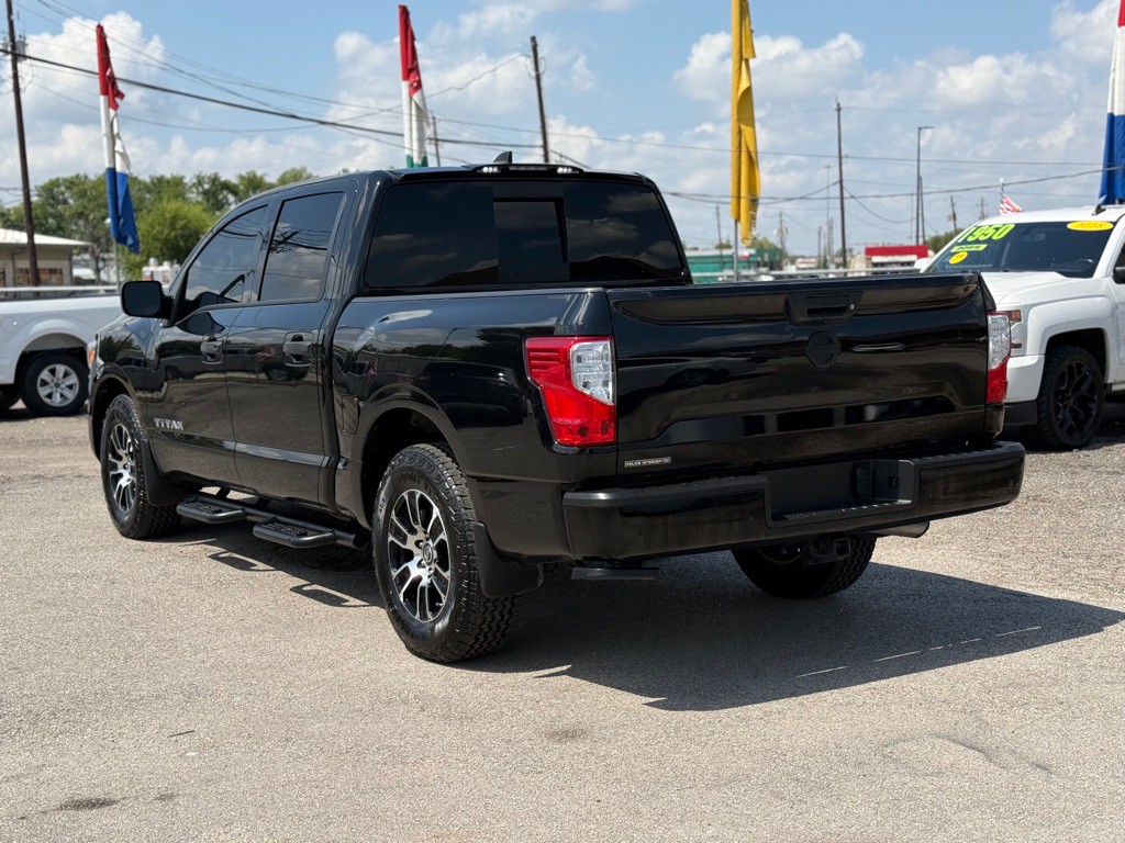 2022 Nissan Titan Image 5