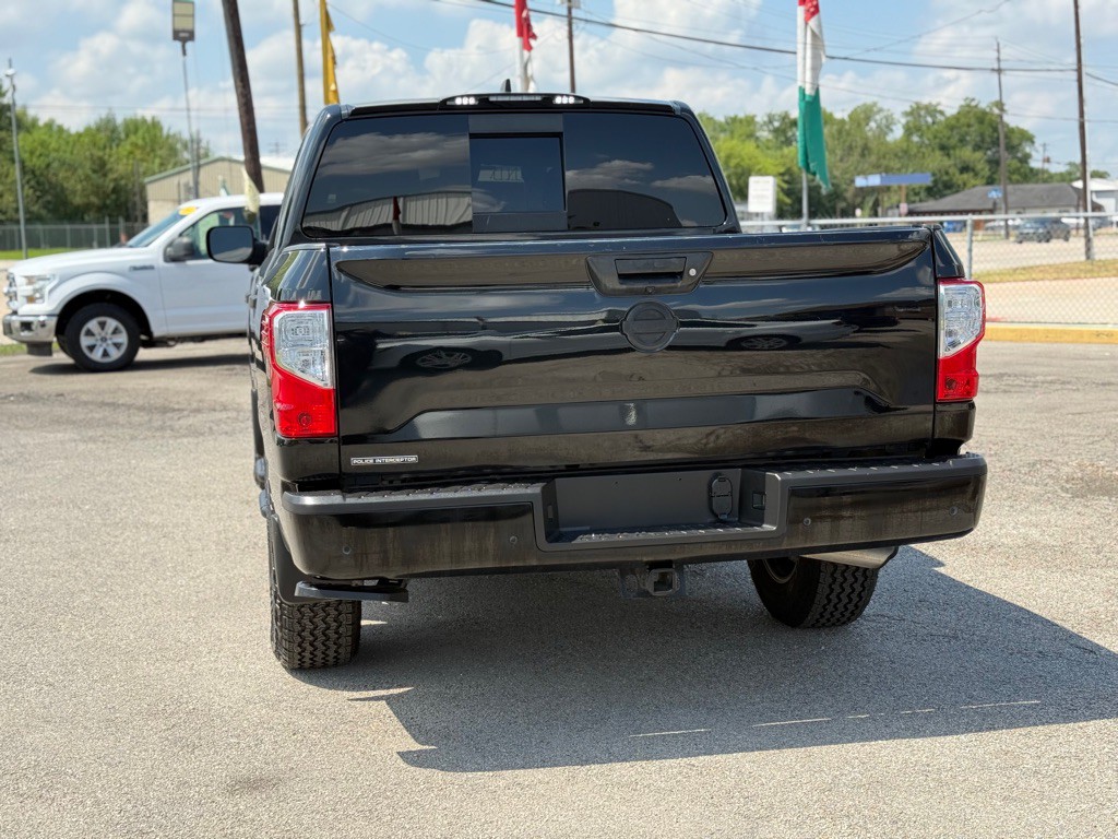 2022 Nissan Titan Image 6