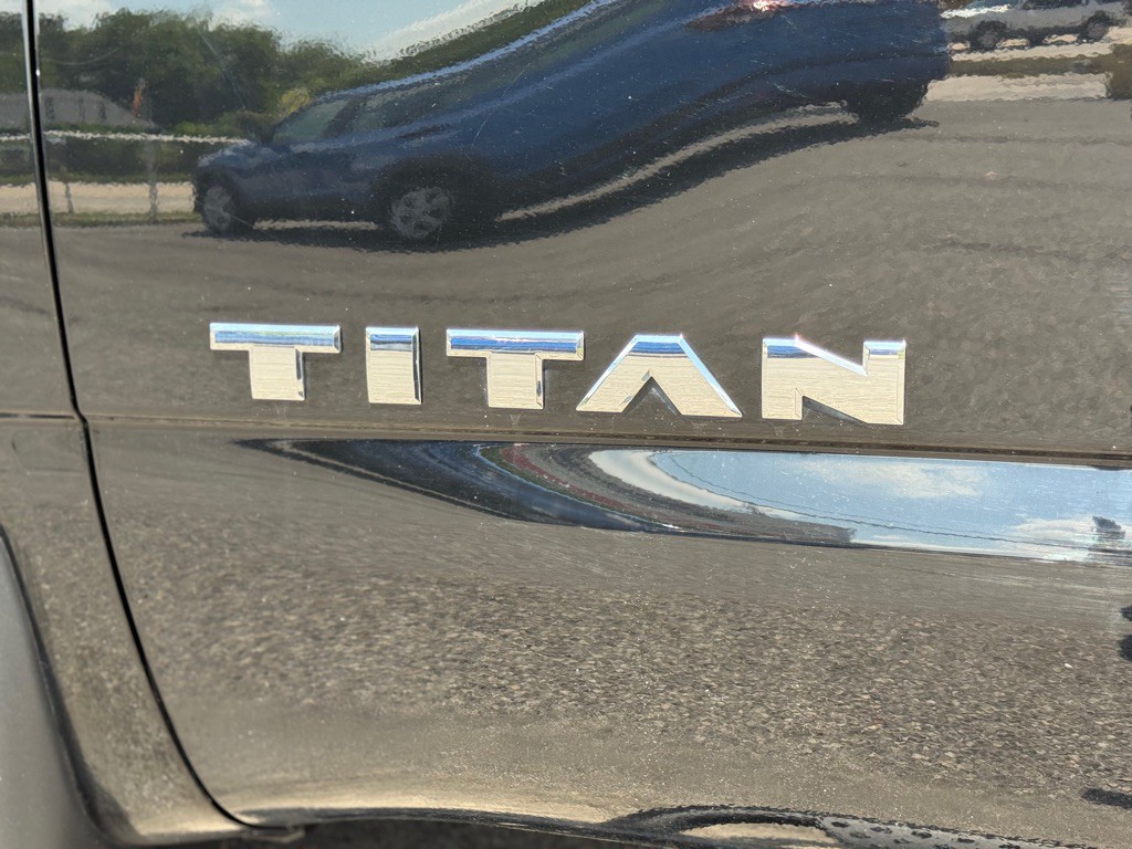2022 Nissan Titan Image 7