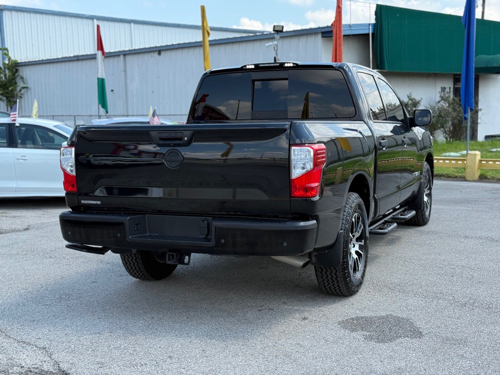 2022 Nissan Titan Image 8