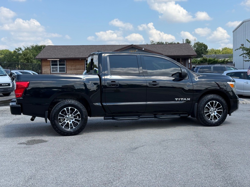 2022 Nissan Titan Image 10