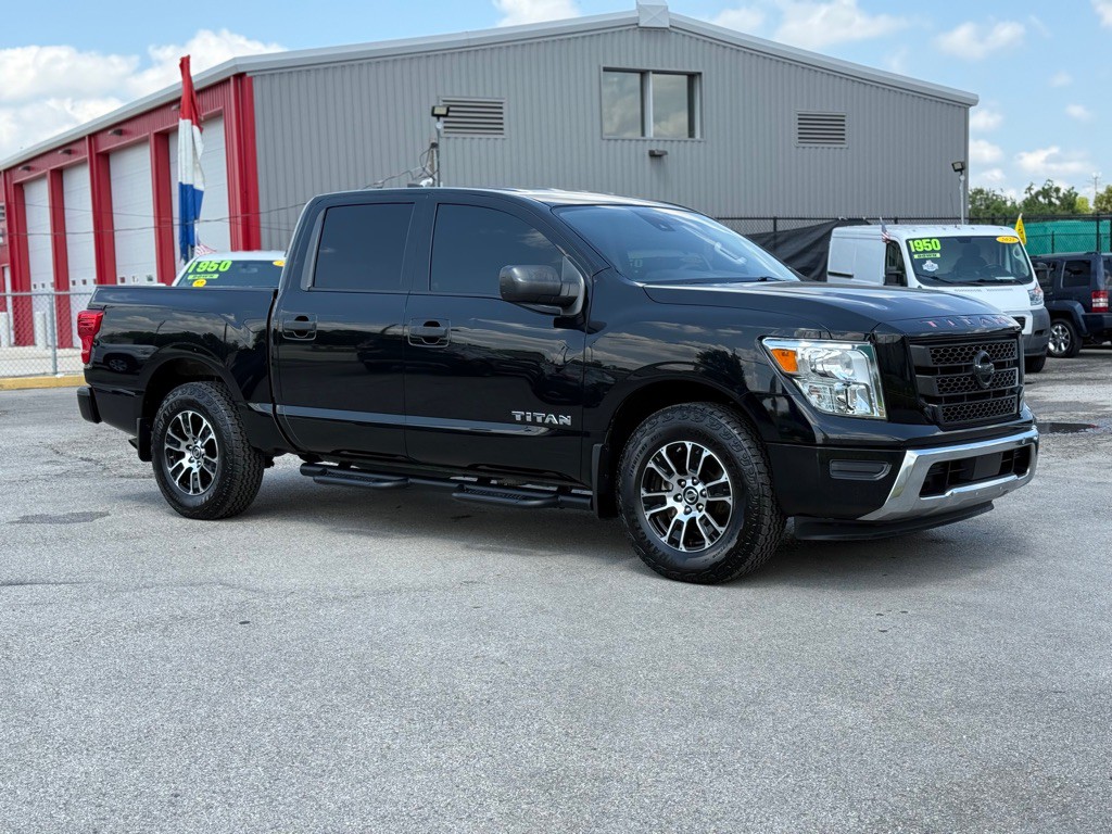 2022 Nissan Titan Image 12