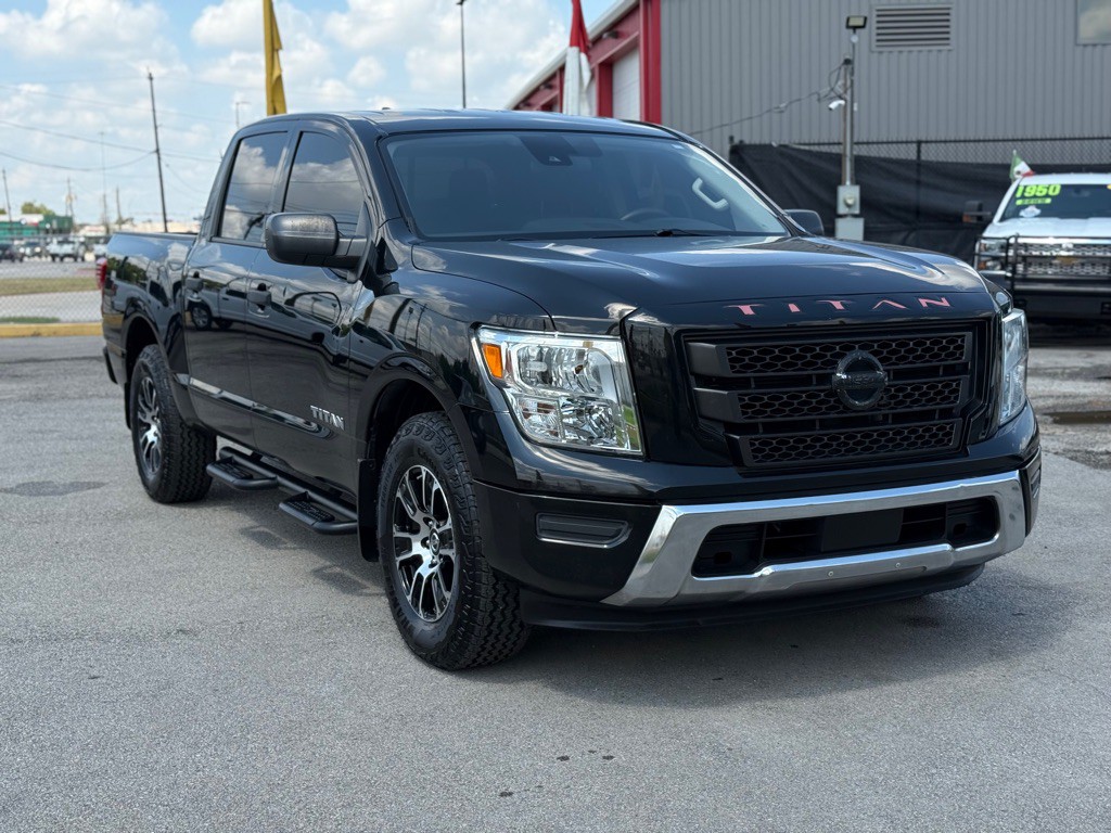 2022 Nissan Titan Image 13