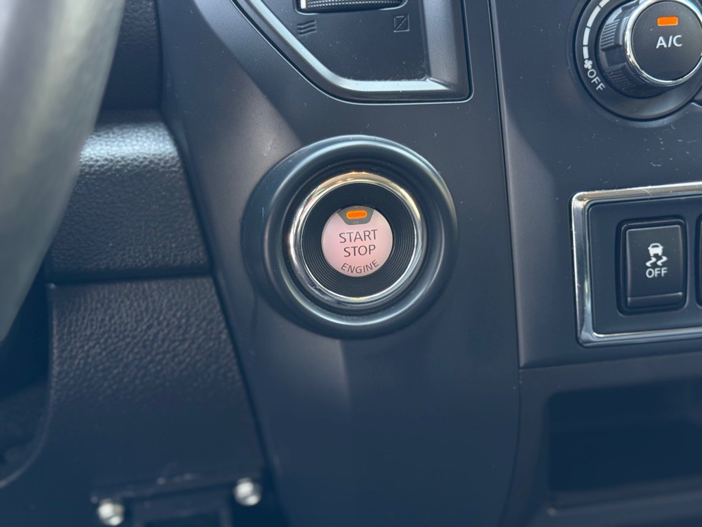 2022 Nissan Titan Image 18