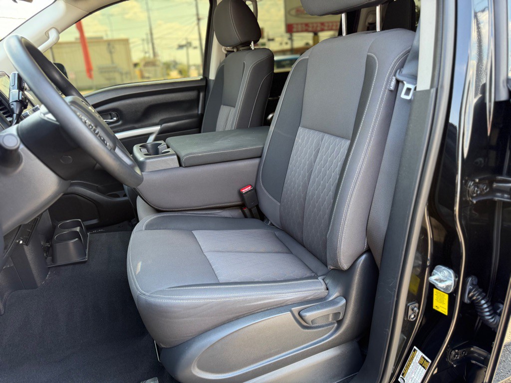 2022 Nissan Titan Image 22