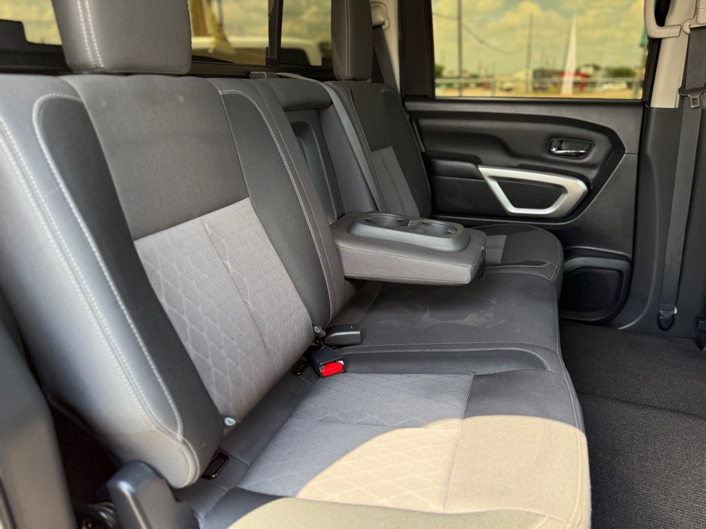 2022 Nissan Titan Image 30