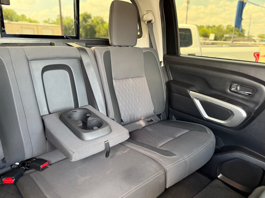 2022 Nissan Titan Image 32