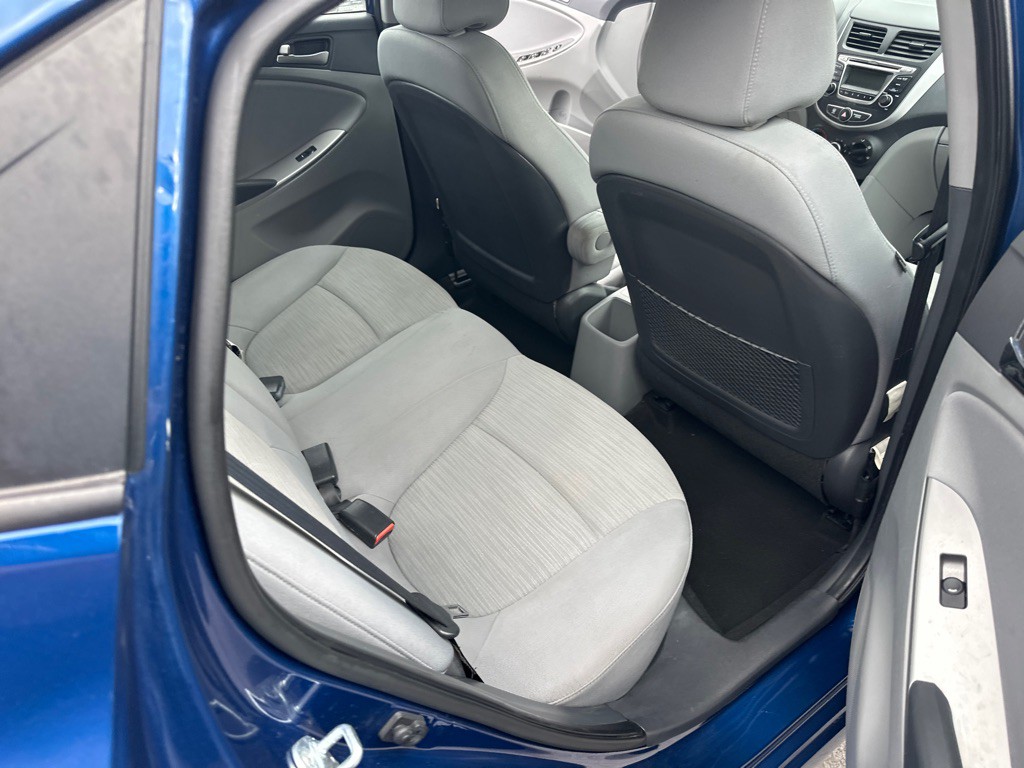 2017 Hyundai Accent Image 9