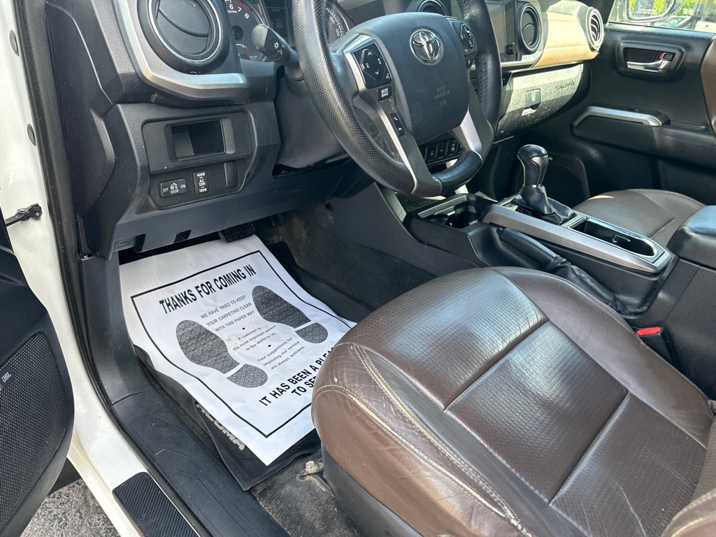 2016 Toyota Tacoma Image 10