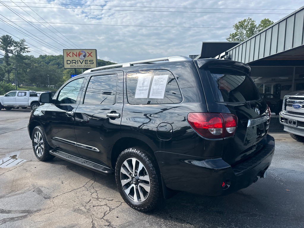 2018 Toyota Sequoia Image 2