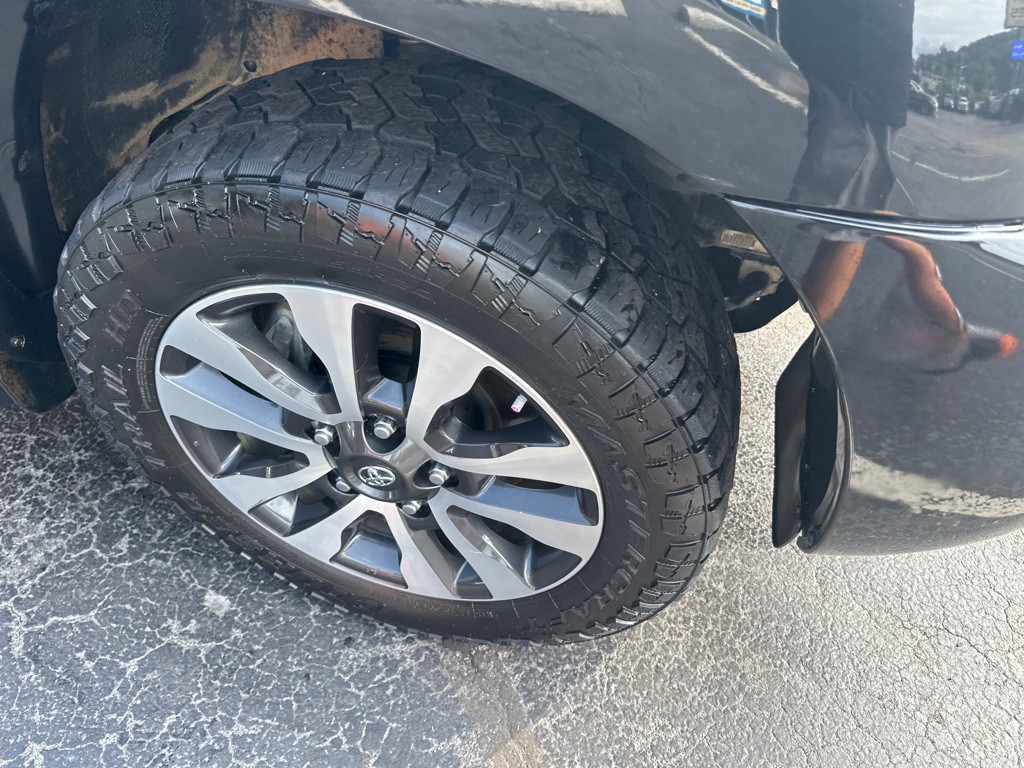 2018 Toyota Sequoia Image 6