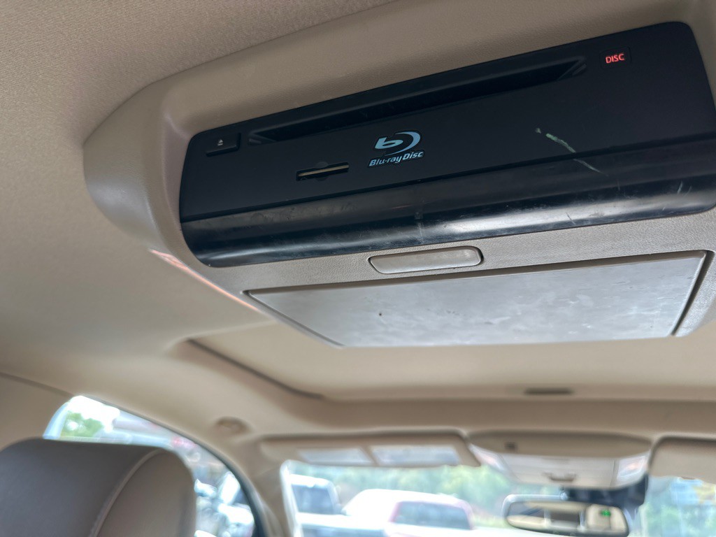 2018 Toyota Sequoia Image 11