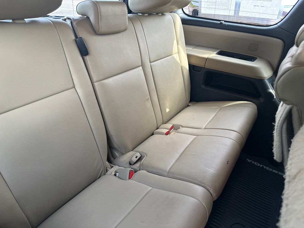 2018 Toyota Sequoia Image 12