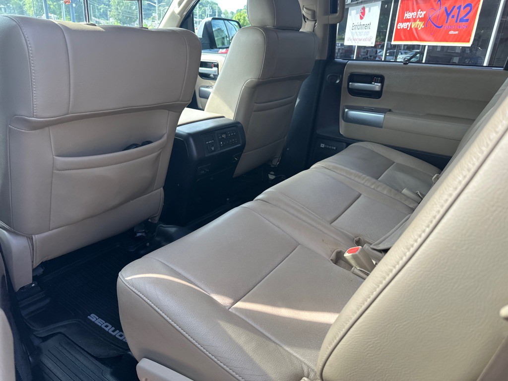 2018 Toyota Sequoia Image 15