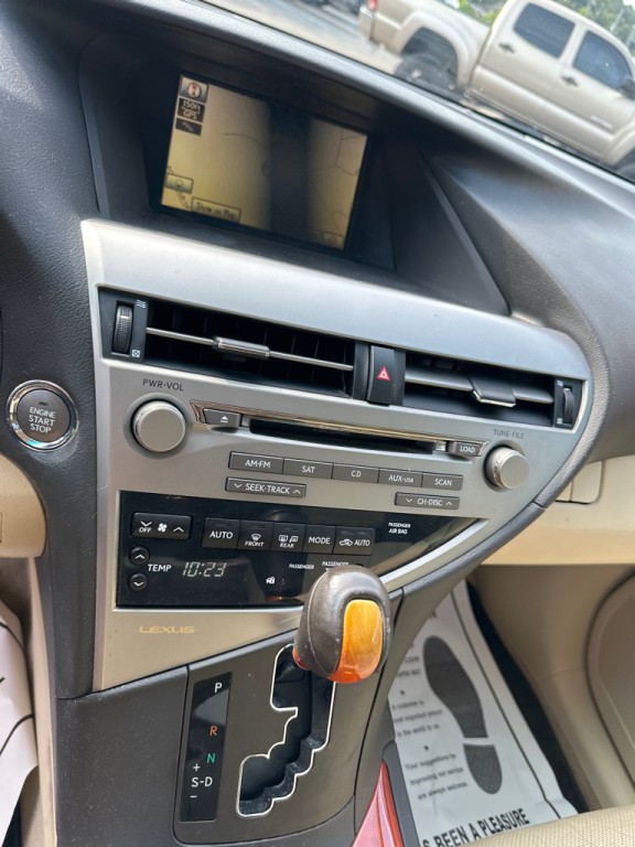 2010 Lexus RX Image 17