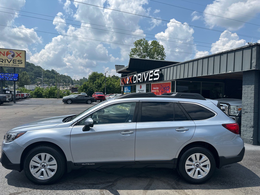 2018 Subaru Outback Image 2