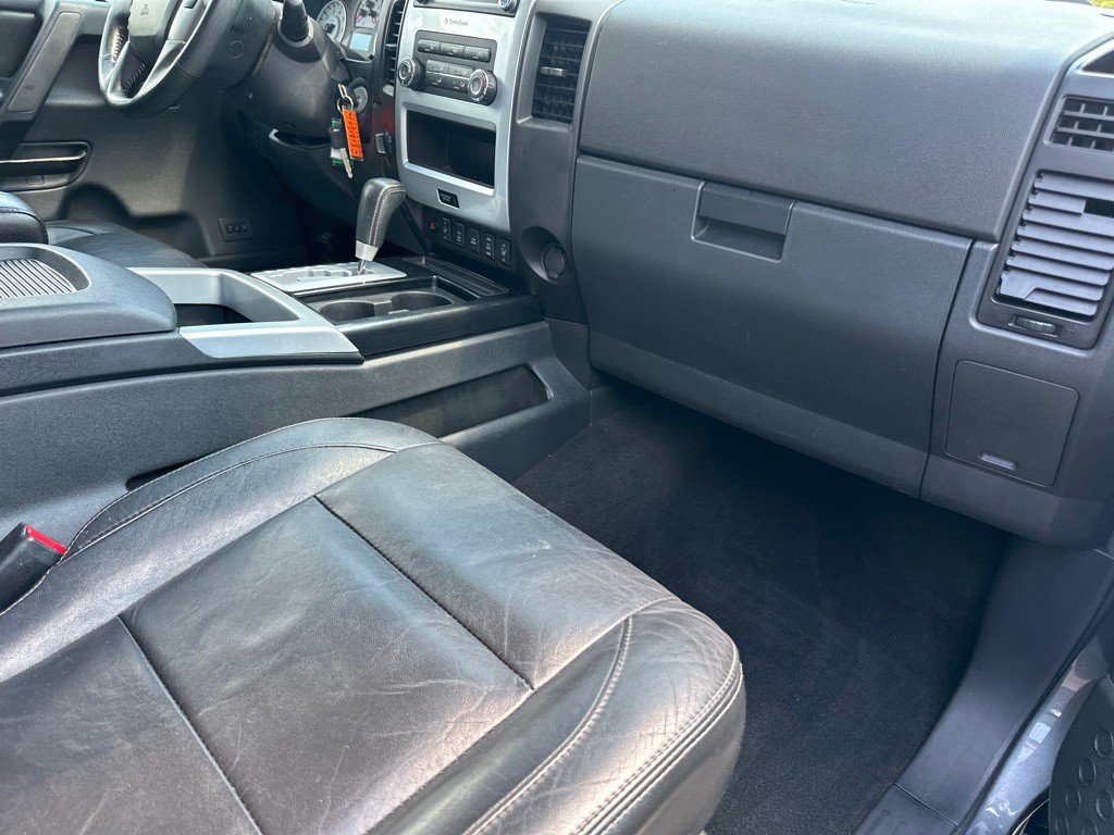 2014 Nissan Titan Image 8