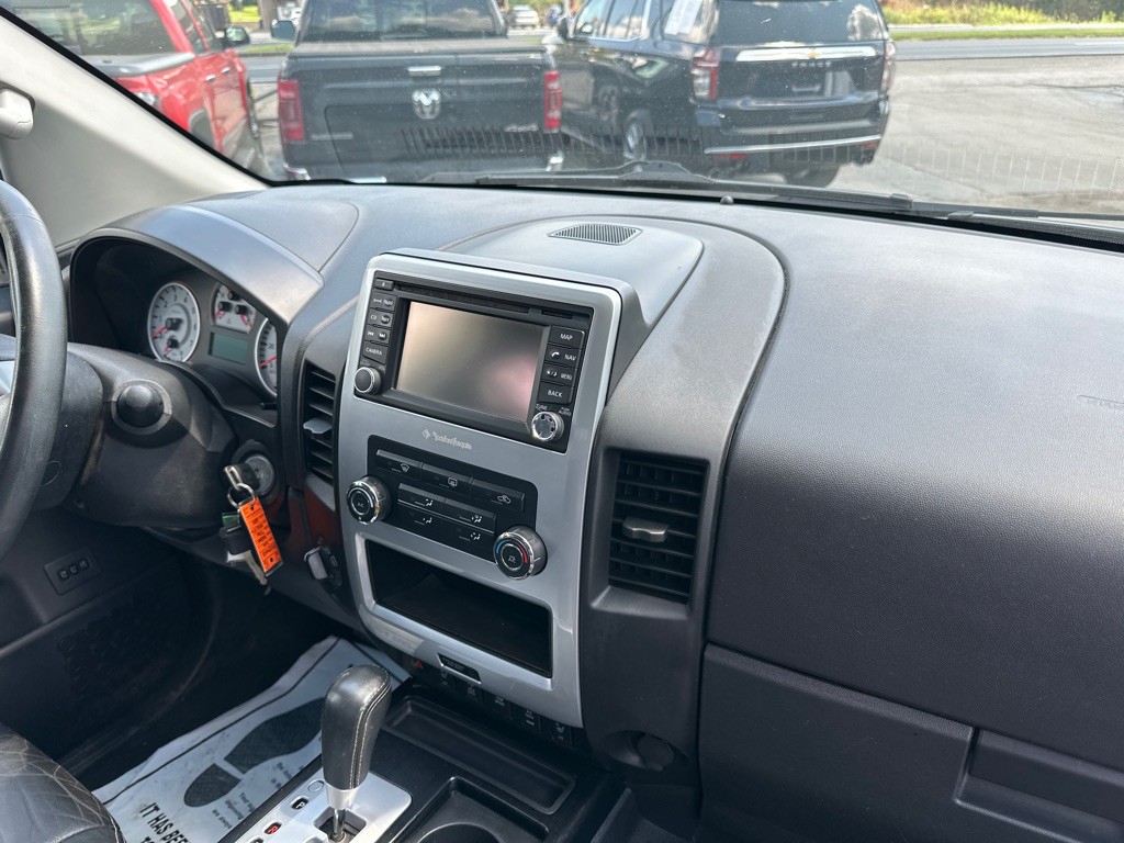 2014 Nissan Titan Image 9
