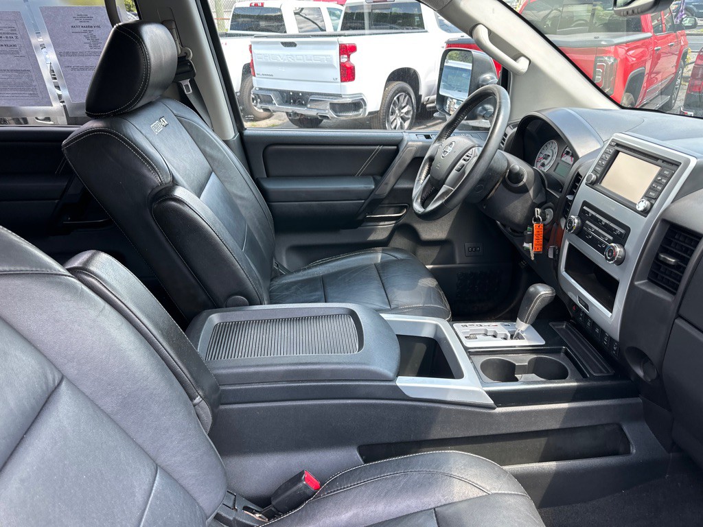 2014 Nissan Titan Image 10